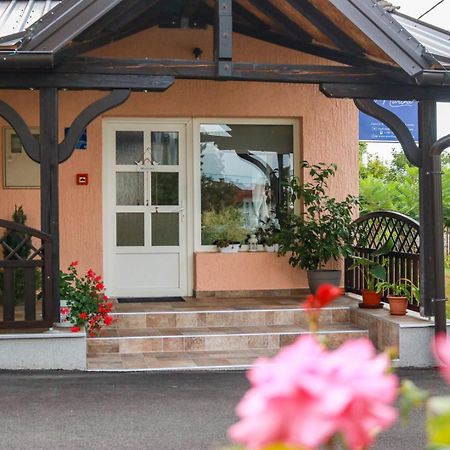 Guest House Studio Apartman Marina - With Jacuzzi, Free Parking, Pet Friendly Karlovac Εξωτερικό φωτογραφία