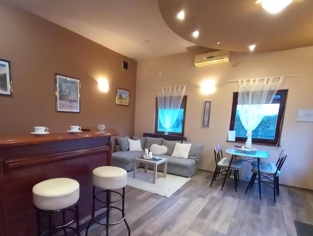 Guest House Studio Apartman Marina - With Jacuzzi, Free Parking, Pet Friendly Karlovac Εξωτερικό φωτογραφία