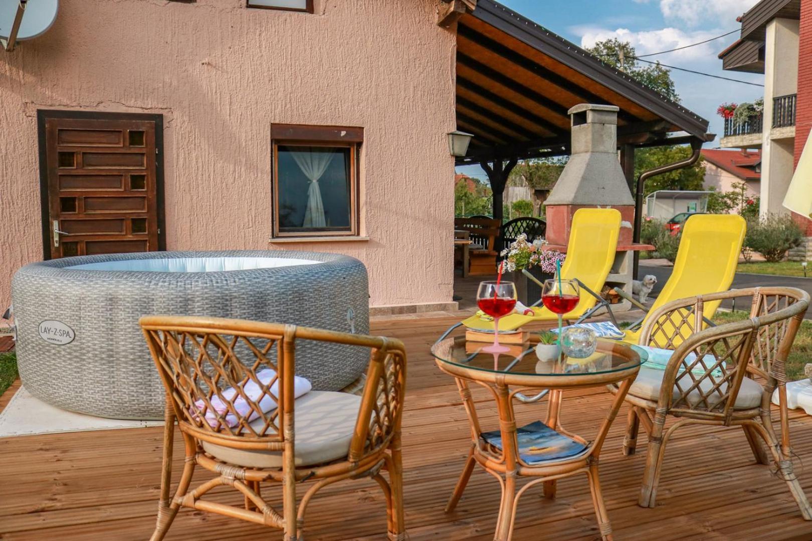 Guest House Studio Apartman Marina - With Jacuzzi, Free Parking, Pet Friendly Karlovac Εξωτερικό φωτογραφία